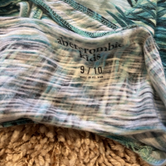 3 Abercrombie tops girls 9/10 - Picture 5 of 5